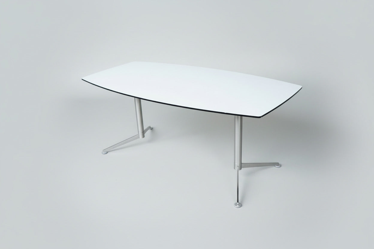 Paustian Spinal bord i hvid laminat set i skrå vinkel